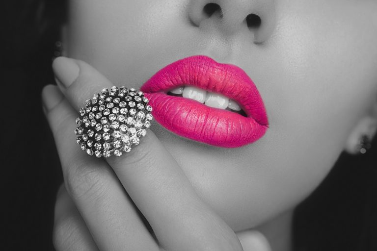 5 nuanțe de ruj pentru brunete. Aceste culori ți se potrivesc perfect, vei face furori