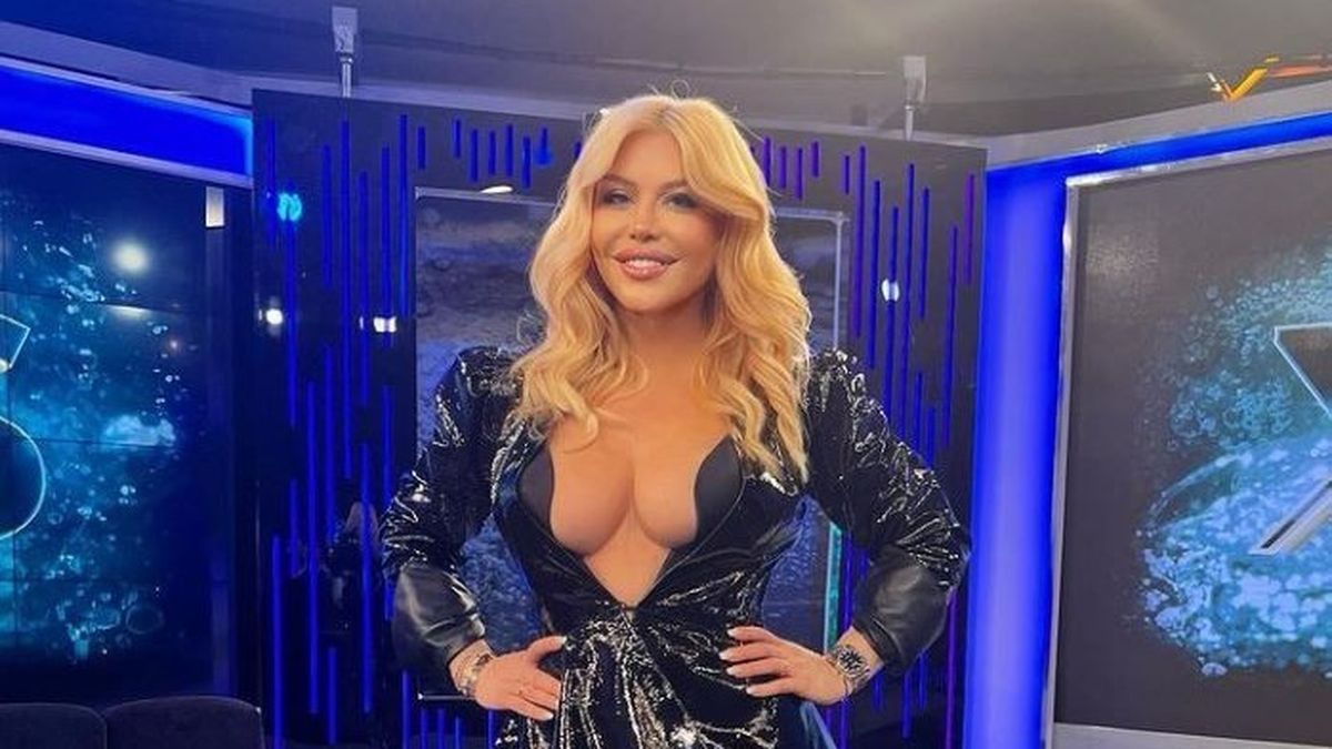 Decolteul uriaș cu care a apărut Loredana Groza în public