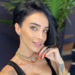 Adelina Pestritu, surprinsa in lenjerie intima pe balcon 20