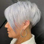 Cele mai frumoase tunsori pentru femeile cu parul carunt 1