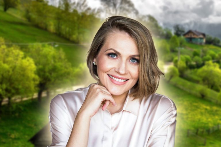 Cum arăta Mirela Vaida înainte să devină celebră. Cu greu o recunoști la 20 de ani, imagini de colecție cu prezentatoarea când cânta într-o trupă de fete