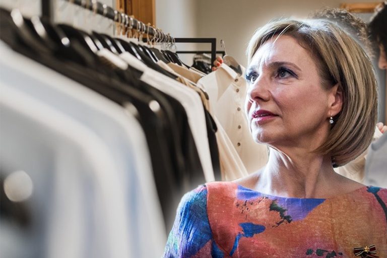 Cum a mers îmbrăcată Carmen Iohannis la slujba de Înviere 2024. Mesajul special transmis de președintele Klaus Iohannis de Paștele Catolic