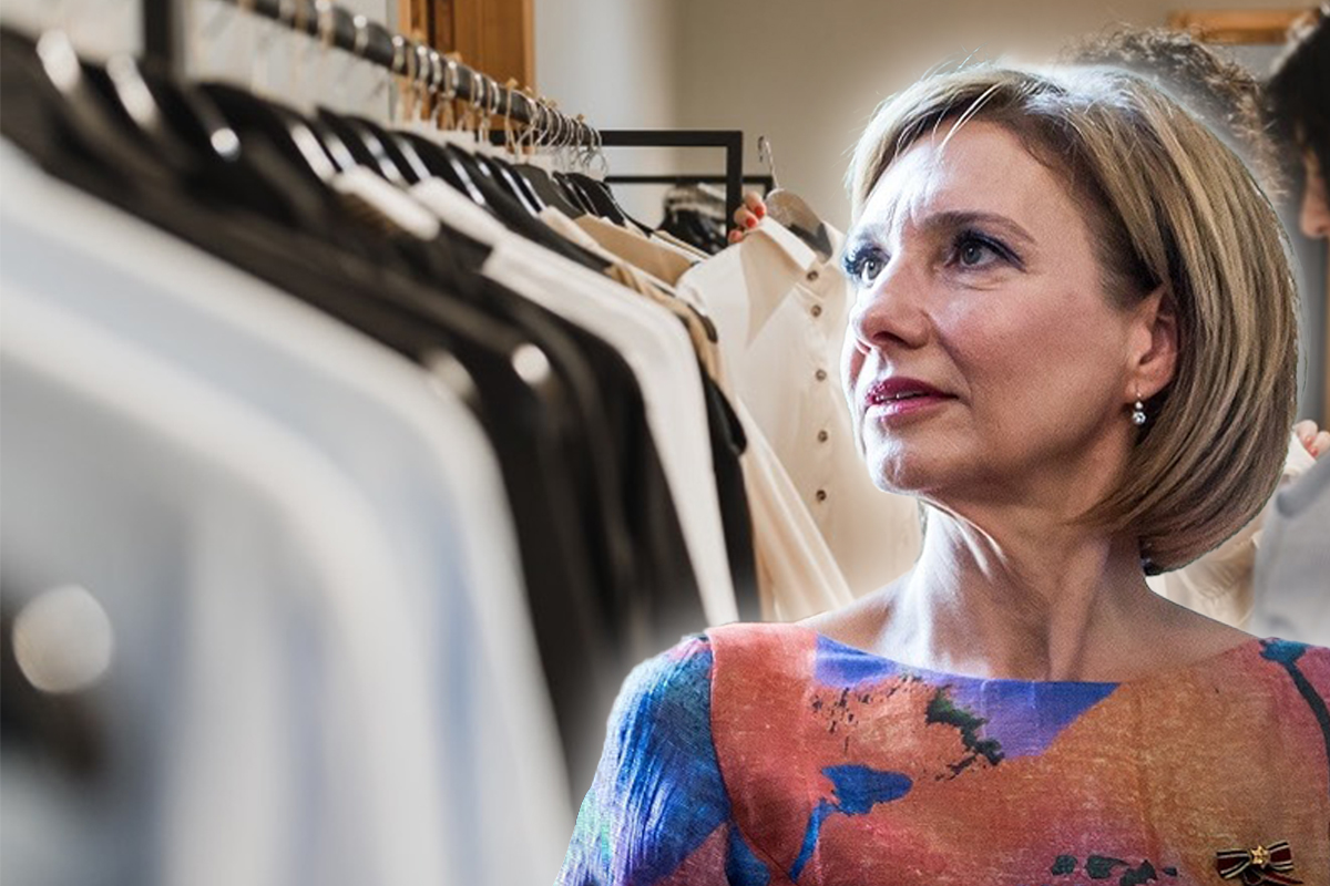 Cum s-a îmbrăcat Carmen Iohannis la slujba de Înviere 2024.