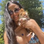 Demi Moore, in costum de baie la 60 de ani 1