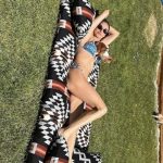 Demi Moore, in costum de baie la 60 de ani