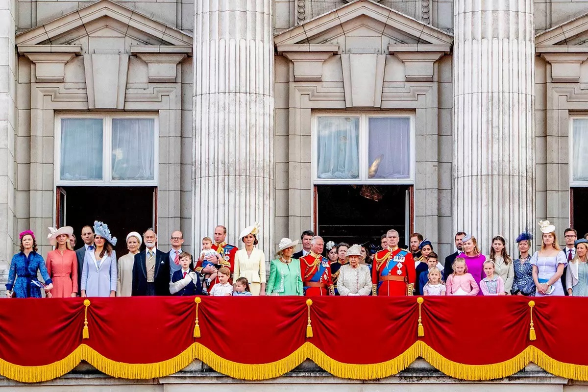 O alta imagine de la Casa Regala, descoperita ca a fost editata. Cat de modificata e de fapt, nu se astepta nimeni tocmai la poza asta