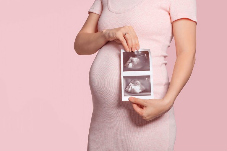 5 semne care indică o sarcină gemelară. Ce complicații pot să apară. Precizări importante de la medicul ginecolog