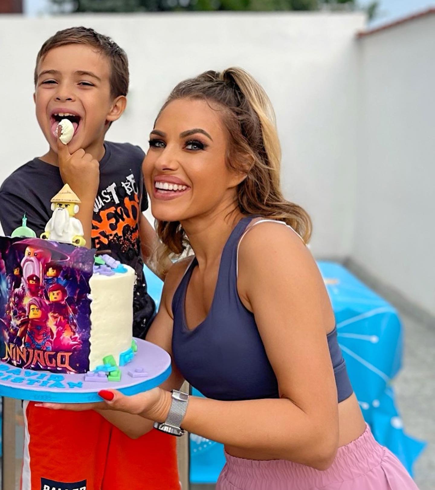 Amna recunoaște că și-ar spiona fiul pentru siguranța lui și a ei