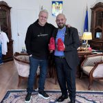 Cat costa pantofii sport rosii purtati de Cristian Popescu Piedone