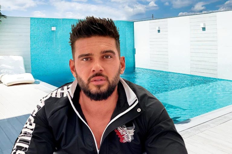 Ce și-a amenajat Dorian Popa în curte. Așa ceva vezi doar la milionari. Imaginile postate de cântăreț fac furori pe internet