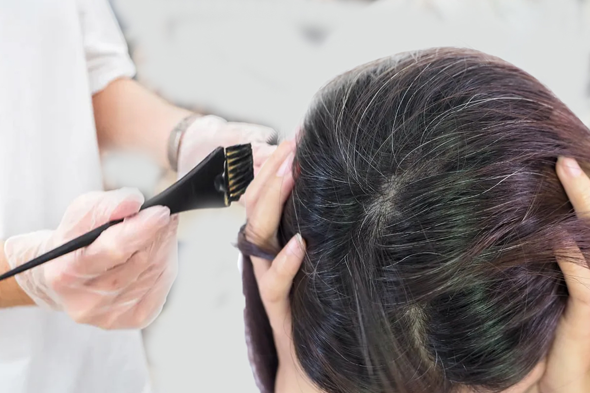 Cel mai bun mod de a ascunde firele albe fără a deteriora părul. Este tehnica ideala a hairstylistilor, vei atrage toate privirile cu acest look