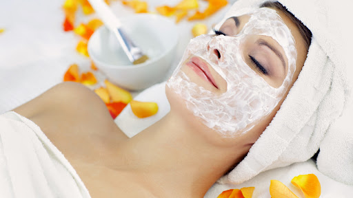 Cel mai simplu truc cu bicarbonat de sodiu pentru petele maronii de pe față. Cum trebuie să procedezi pentru un ten luminos