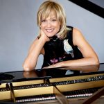 Cu ce se ocupa si cum arata sotia celui mai bogat om din lume 24