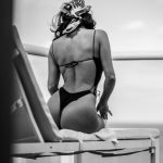 Inna si-a etalat formele perfecte in costum de baie minuscul 1