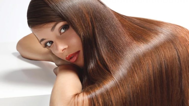 Secretul unui păr strălucitor ca la salon. Cum să obții singură o coafură de nota 10 cu bani puțini