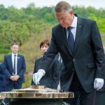 Tinuta cu care sotia presedintelui Iohannis i-a cucerit pe criticii de moda 1