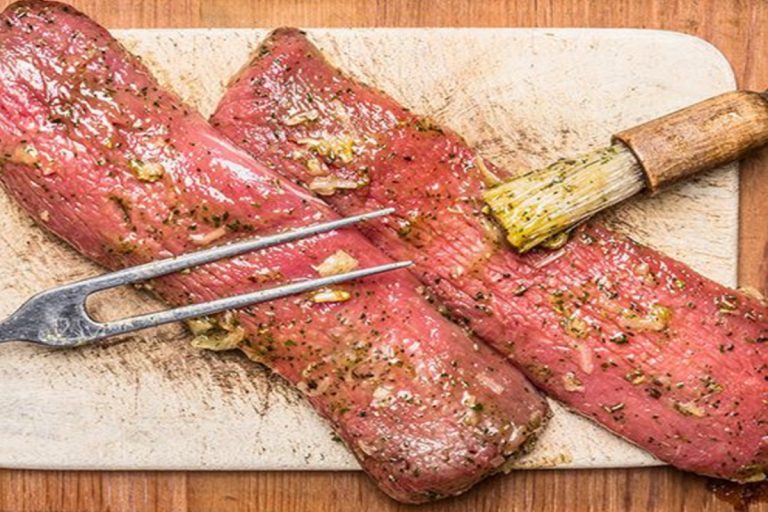 Cât timp se marinează carnea de miel? Cum să procedezi ca să-ți iasă o friptură fragedă și gustoasă