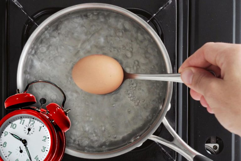 Câte minute se fierb ouăle pentru a fi perfecte pentru vopsit. Trucuri pentru cele mai frumoase ouă de Paște