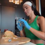 Cum a fost surprinsa Adelina Pestritu, în bucatarie, facand sarmale