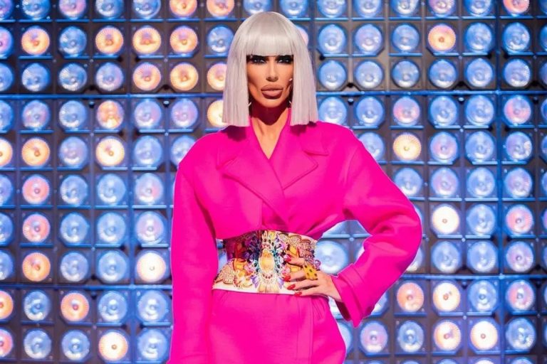 Cum arată de fapt părul Ralucăi Bădulescu. Vedeta este înnebunită după peruci, puțini știu ce culoare are podoaba ei capilară