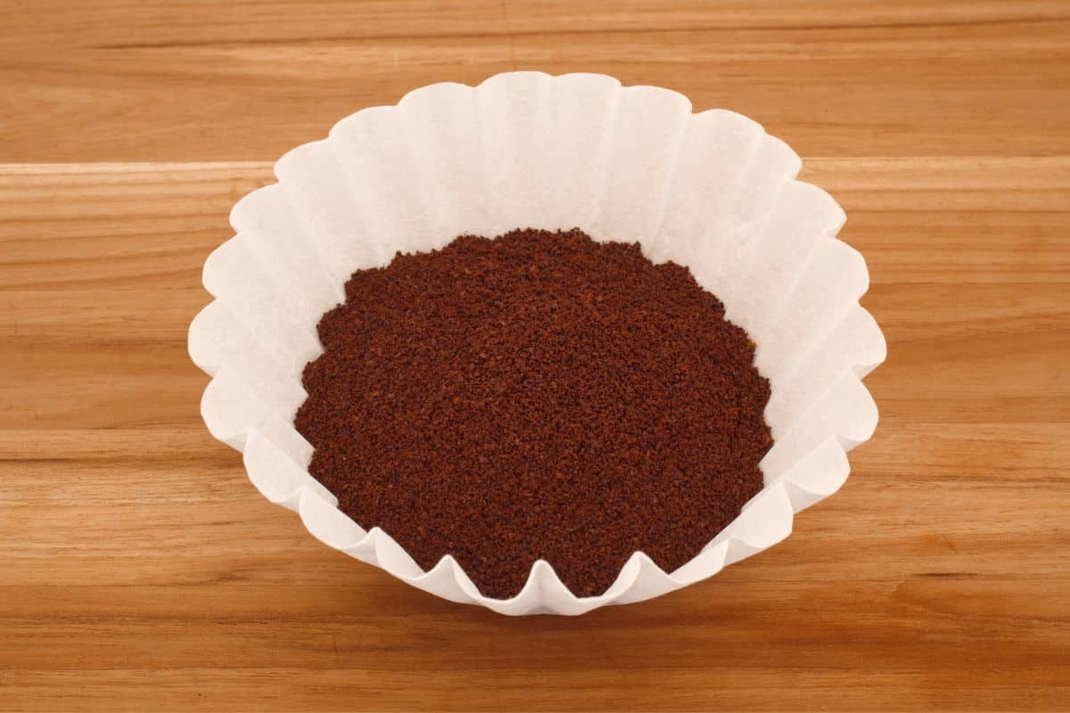 De ce să ții un bol cu zaț de cafea în bucătărie