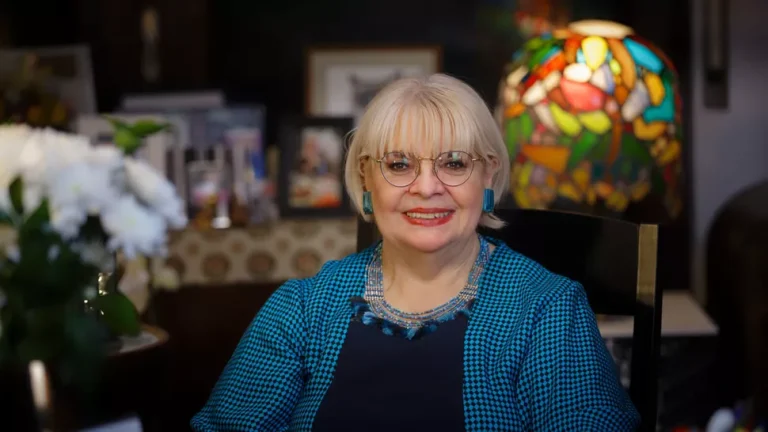 Irina Margareta Nistor, despre cum a reușit să aibă o bibliotecă uriașă în casă: „Îi șantajam pe ai mei!” VIDEO EXCLUSIV