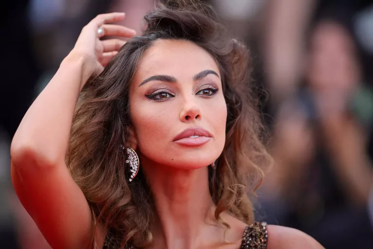 Mădălina Ghenea a apărut într-un pictorial incendiar. Costumul de baie i-a pus în evidență formele