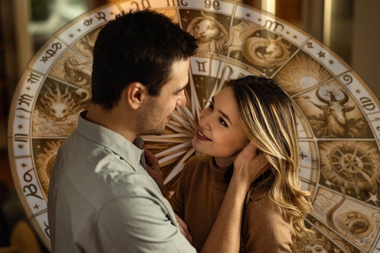 Zodii între care există o atracție puternică. Nu se înțeleg deloc, dar nu pot păstra distanța. Trăiesc o iubire pasională