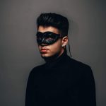 Cine este Babasha, manelistul care a urcat pe scenă la concertul Coldplay și a fost huiduit