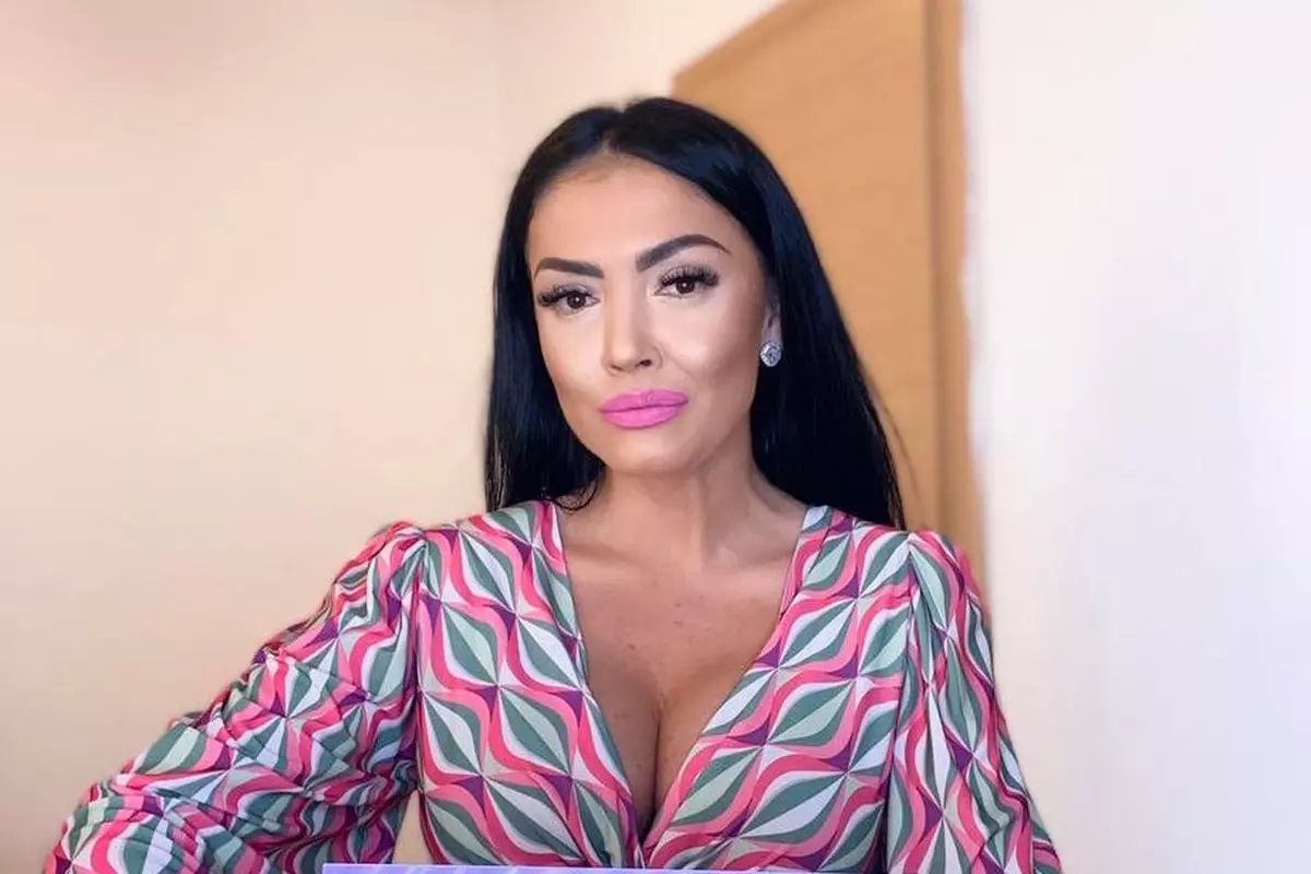 Fotografii rare cu Andreea Mantea in costum de baie