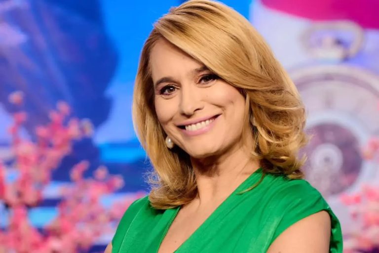 Imagini impresionante cu Andreea Esca și mama ei, din tinerețe: “Nu era niciodată necoafată, nevopsită, nemachiată”. Cucerea prin eleganța ei