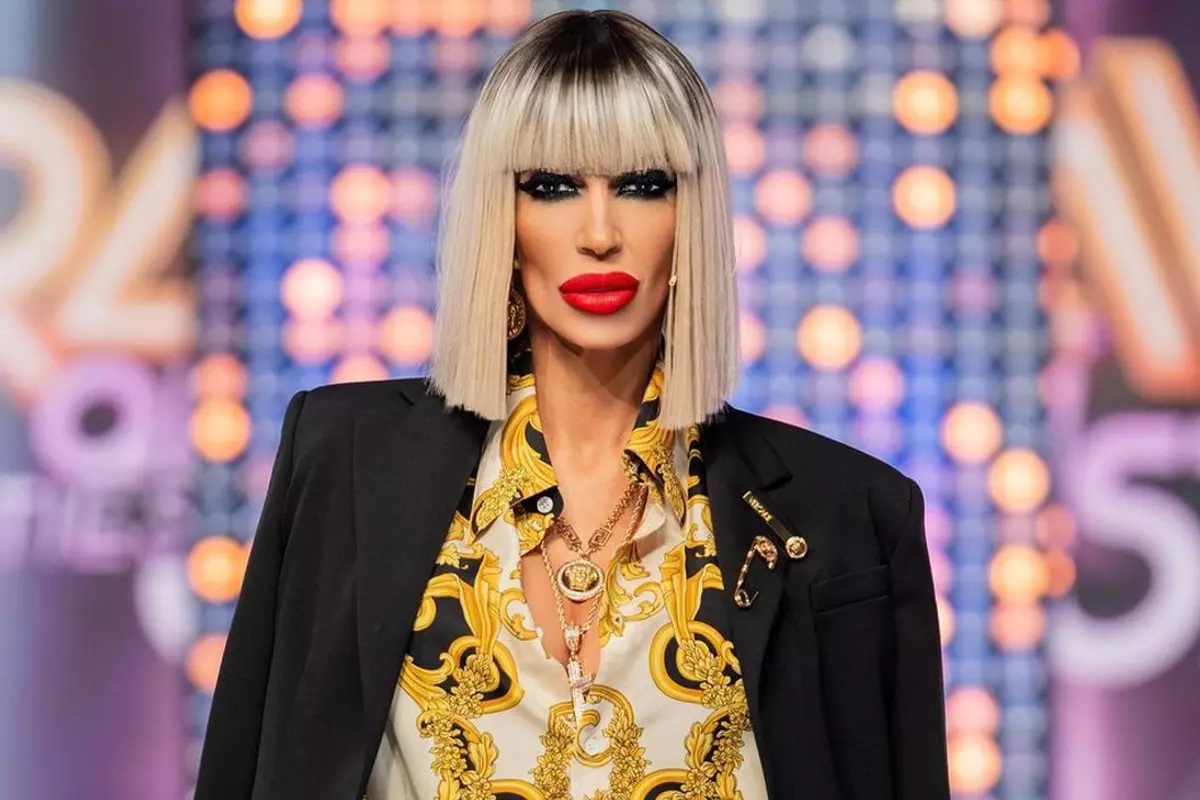 Raluca Badulescu, in cel mai ametitor decolteu pe retelele sociale