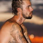 Sotia lui Justin Bieber, aparitie sexy cu burtica de gravida 11