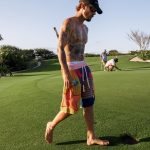 Sotia lui Justin Bieber, aparitie sexy cu burtica de gravida 8