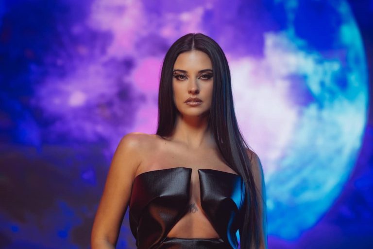 Antonia, apariție provocatoare pe rețelele sociale. S-a pozat cu abdomenul la vedere, iar fanii au reacționat imediat