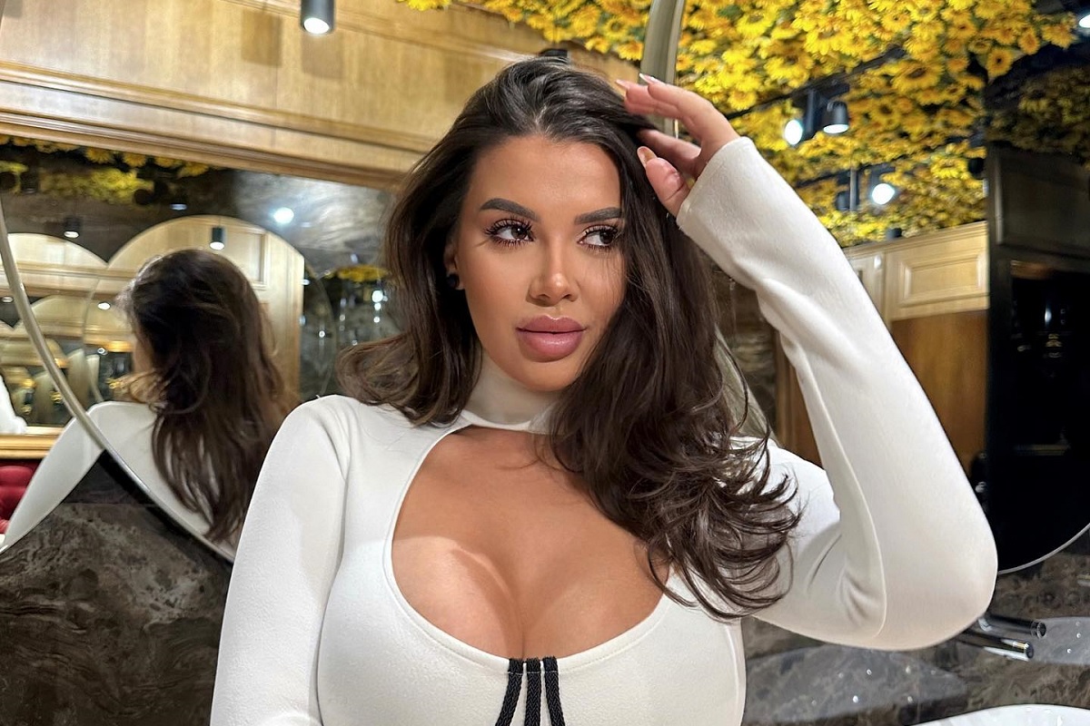 Cum a aratat si cat a costat rochia pe care a purtat-o Andra Volos la cununia civila