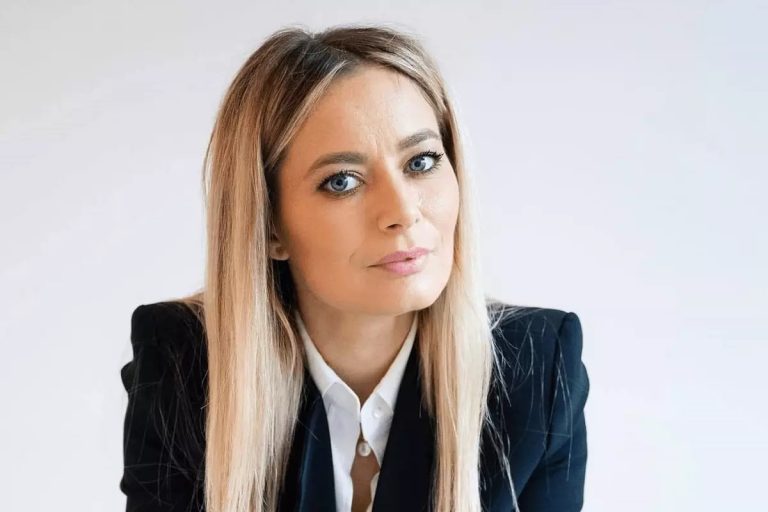 Laura Cosoi, dezvăluiri emoționante după ce a adus pe lume al patrulea copil. Ce mesaj a transmis vedeta pe rețelele sociale