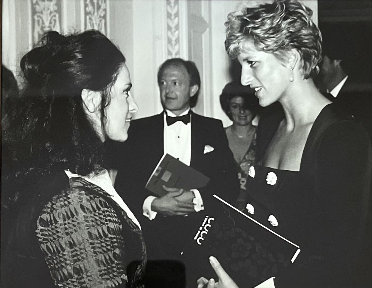 O recunoști? E româncă și a cucerit inimile străinilor. Prințesa Diana a cunoscut-o și a apreciat-o