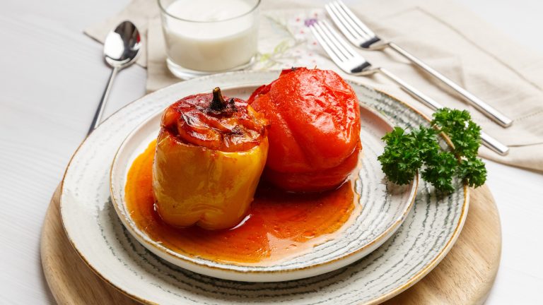 Ardei umpluți, rețeta care nu dă greș niciodată. 3 metode diferite să prepari acest fel de mâncare