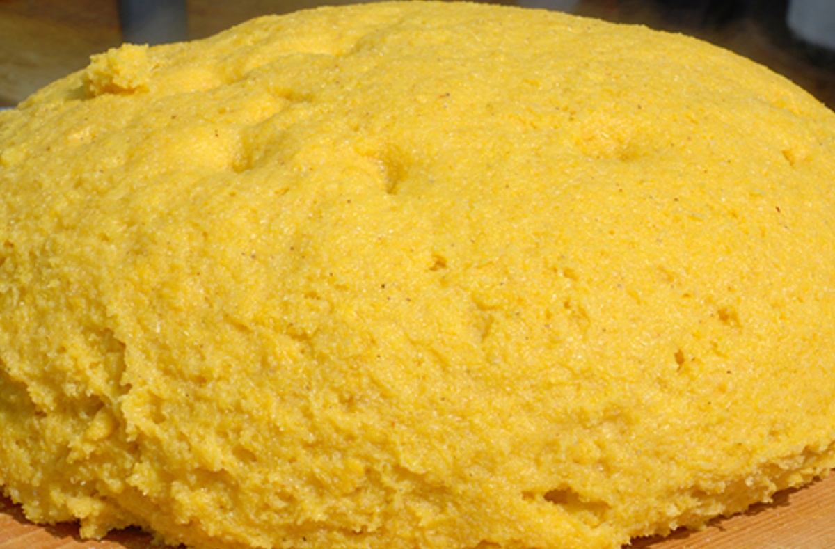 Cum se prepară mămăliga pe porții, cea mai simplă rețetă