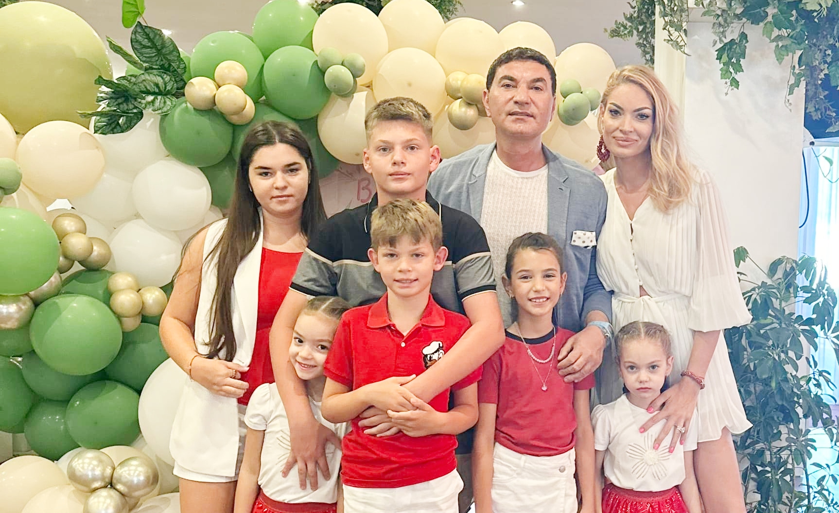 Valentina Pelinel a transmis uhn mesaj de Sfânta Maria gemenelor pe care le are cu Cristi Borcea