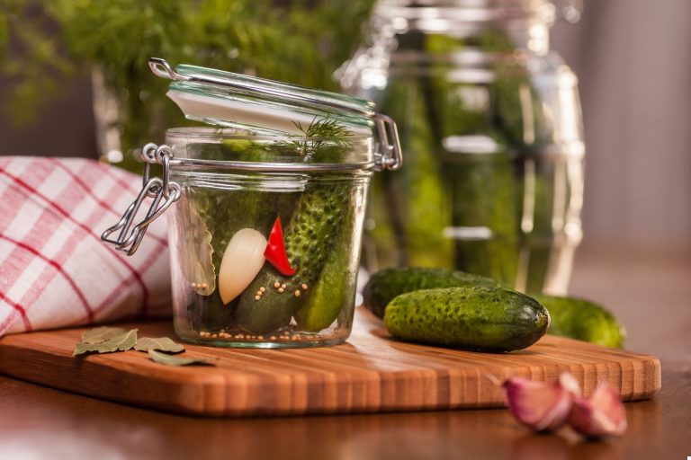 Cea mai bună perioadă pentru a pune murăturile. Așa ești sigur că rezistă bine peste iarnă