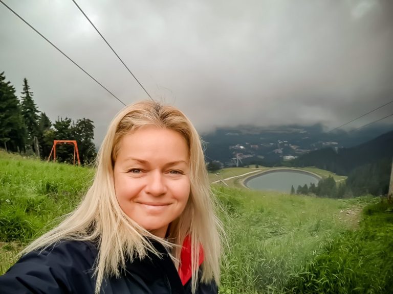 Vă mai amintiți de Dana Mladin, prezentatoarea de la Școala Vedetelor? În ce televiziune lucrează astăzi VIDEO