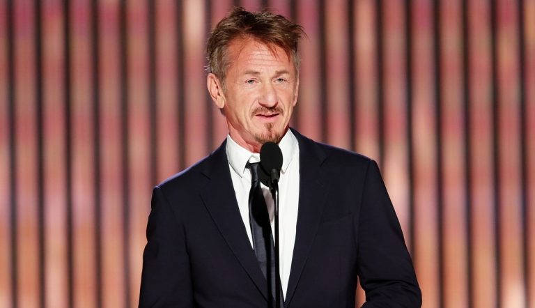 Sean Penn, de nerecunoscut în compania iubitei de 30 de ani. Ce diferență de vârstă este între cei doi