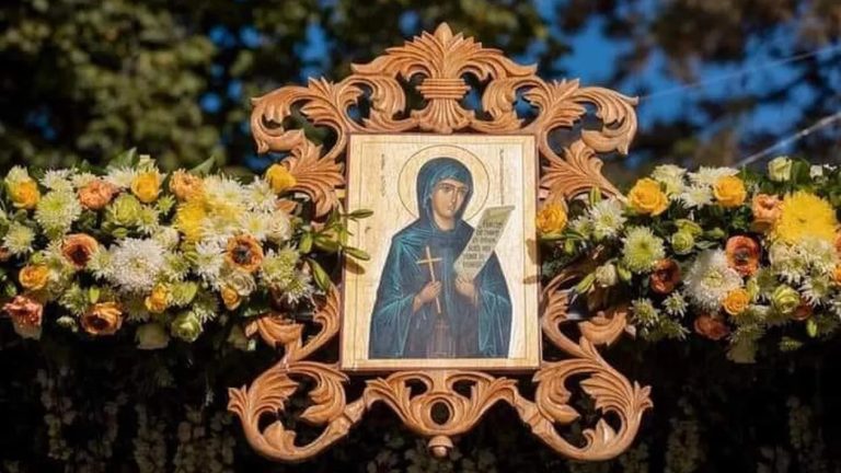 Viața Sfintei Cuvioase Parascheva. Tradiții și obiceiuri: Ce se dă de pomană azi