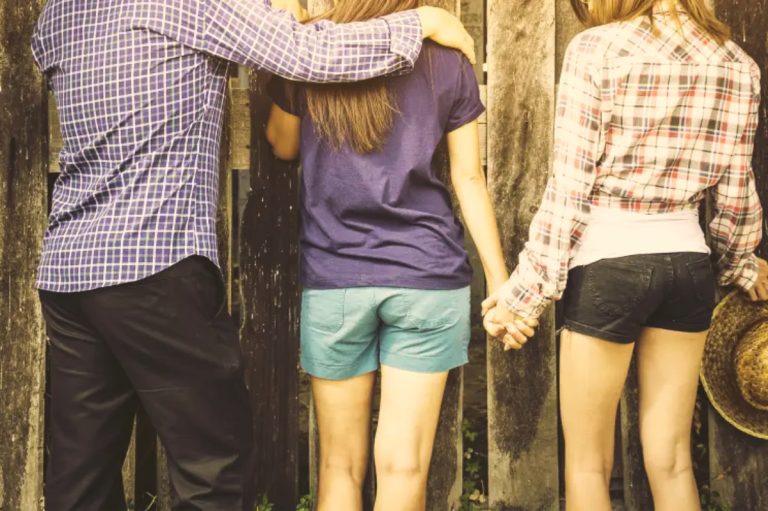 L-am prins pe soțul meu cum mă înșela, după tranzacțiile efectuate cu cardul la același hotel