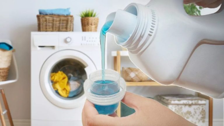 Când să nu pui balsam de rufe în mașina de spălat. Așa se folosește corect acest produs