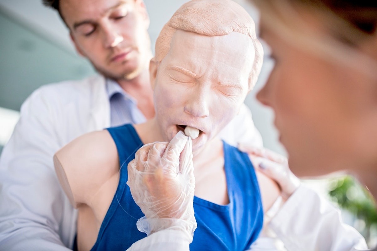 Ce este manevra Heimlich?