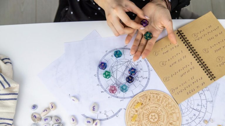 Previziuni numerologice zilnice, 21 noiembrie, joi: Cifra zilei îți dezvăluie drumul spre succes