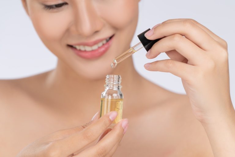 Produsele de frumusețe pe care dermatologii nu le recomandă. Iată la ce trebuie să fii atentă